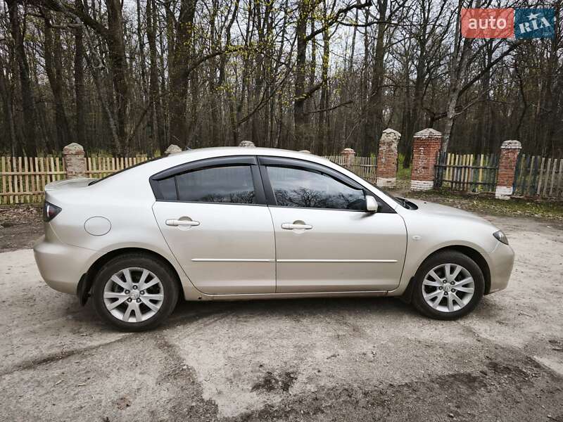 Седан Mazda 3 2006 в Чугуєві