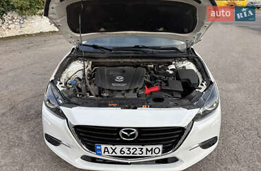 Седан Mazda 3 2017 в Новой Водолаге