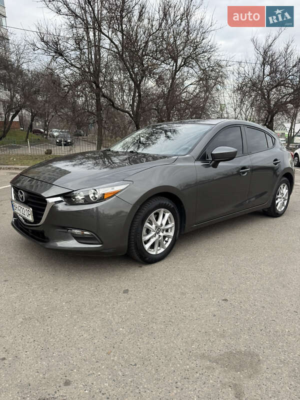 Хэтчбек Mazda 3 2016 в 