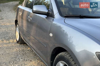 Седан Mazda 3 2004 в 