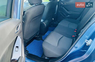 Седан Mazda 3 2017 в 