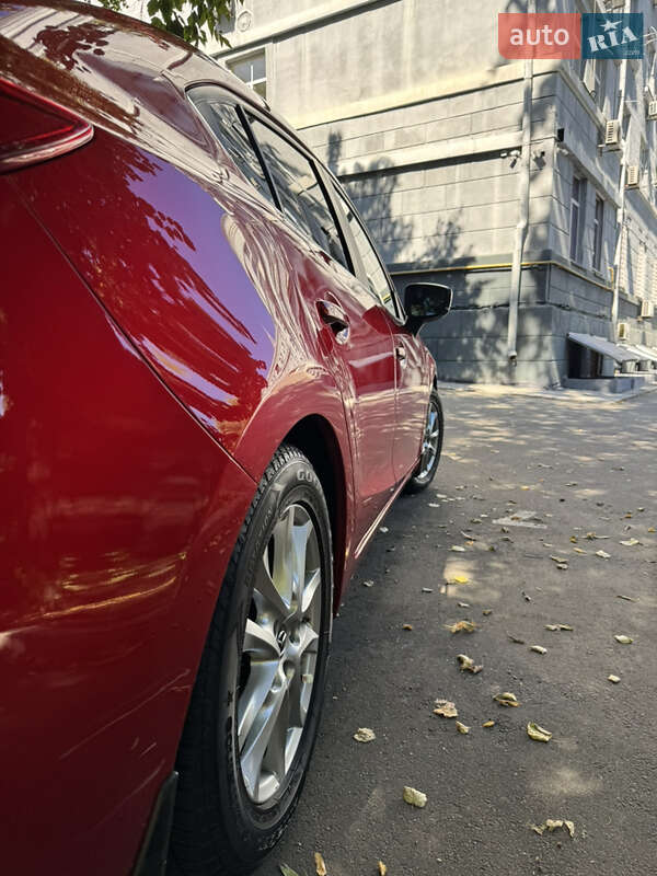 Седан Mazda 3 2017 в Киеве