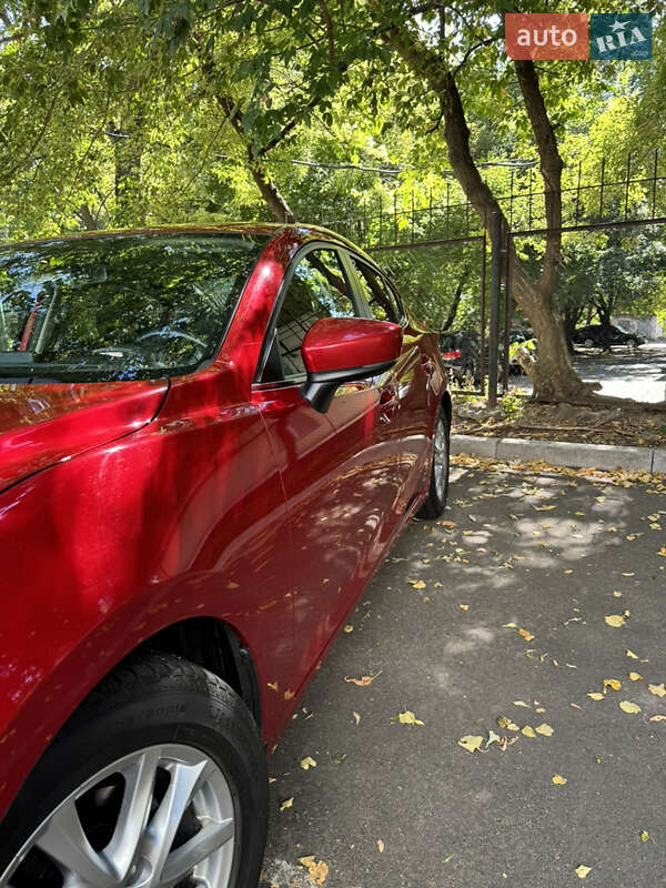 Седан Mazda 3 2017 в Киеве