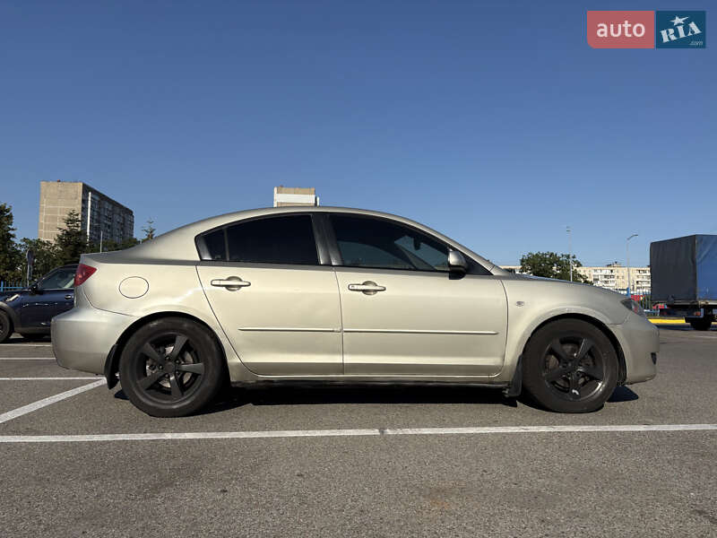 Седан Mazda 3 2004 в Киеве