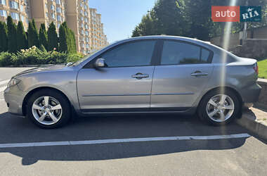 Седан Mazda 3 2004 в 