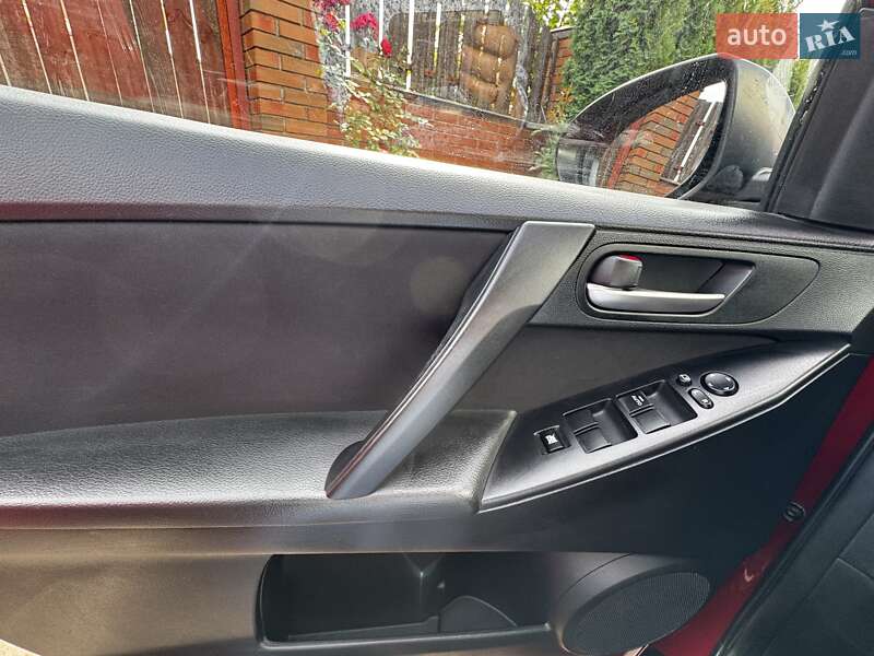 Хэтчбек Mazda 3 2011 в Киеве