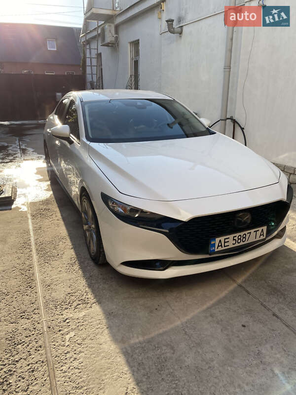 Седан Mazda 3 2018 в Днепре