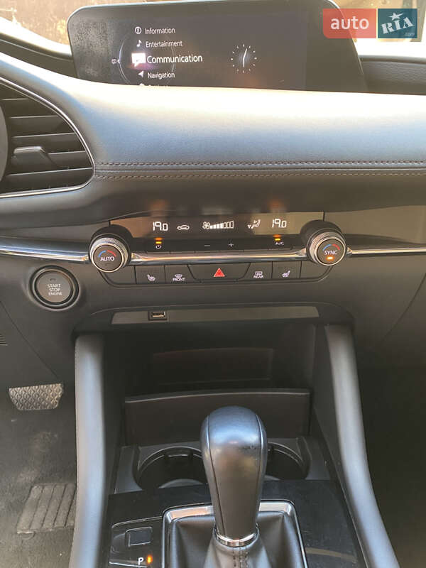 Седан Mazda 3 2018 в Днепре