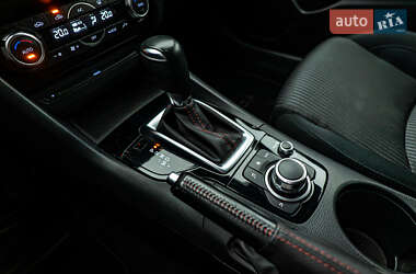 Хэтчбек Mazda 3 2016 в 