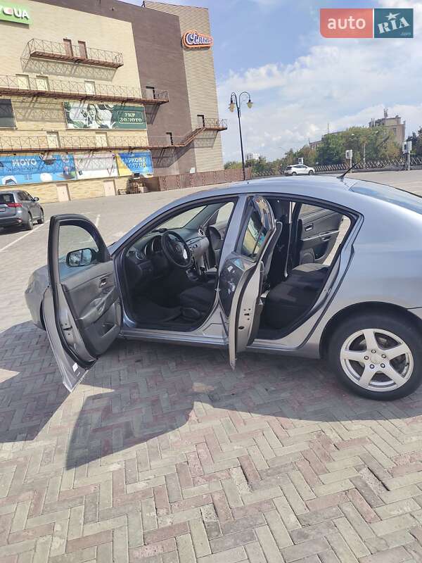 Седан Mazda 3 2004 в Харькове