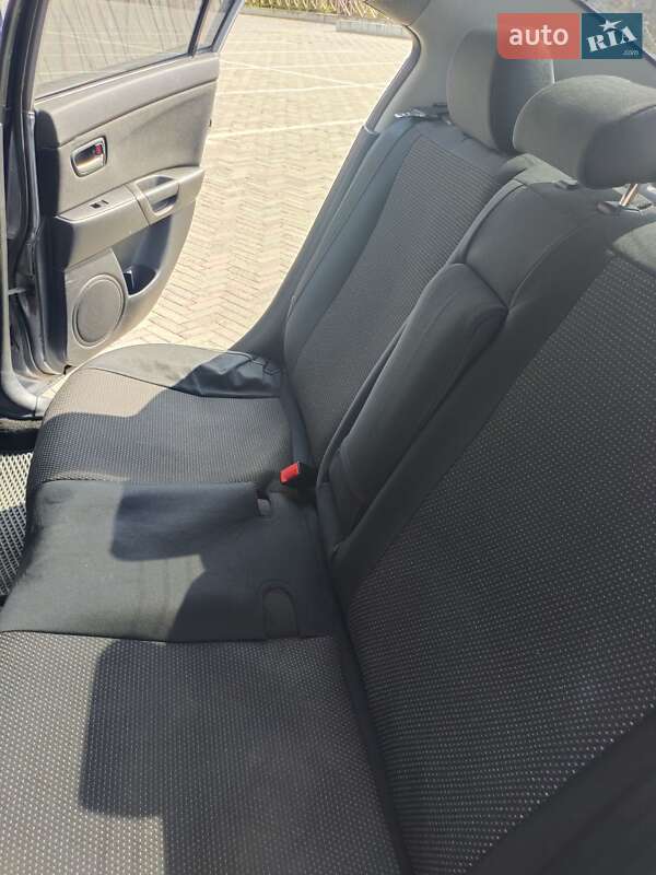 Седан Mazda 3 2004 в Харькове