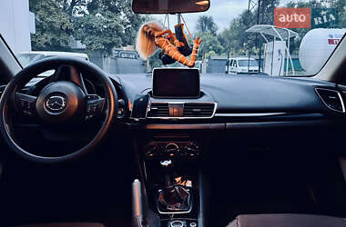 Седан Mazda 3 2016 в 
