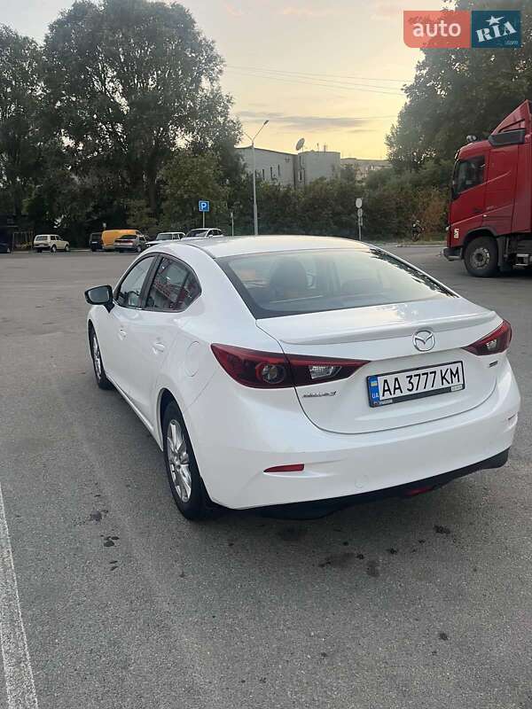 Седан Mazda 3 2015 в Днепре