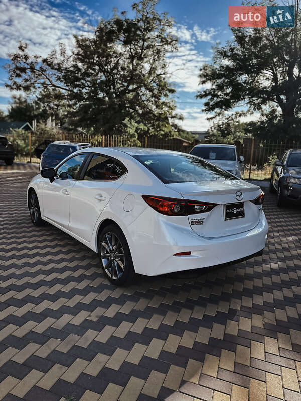 Седан Mazda 3 2018 в Николаеве
