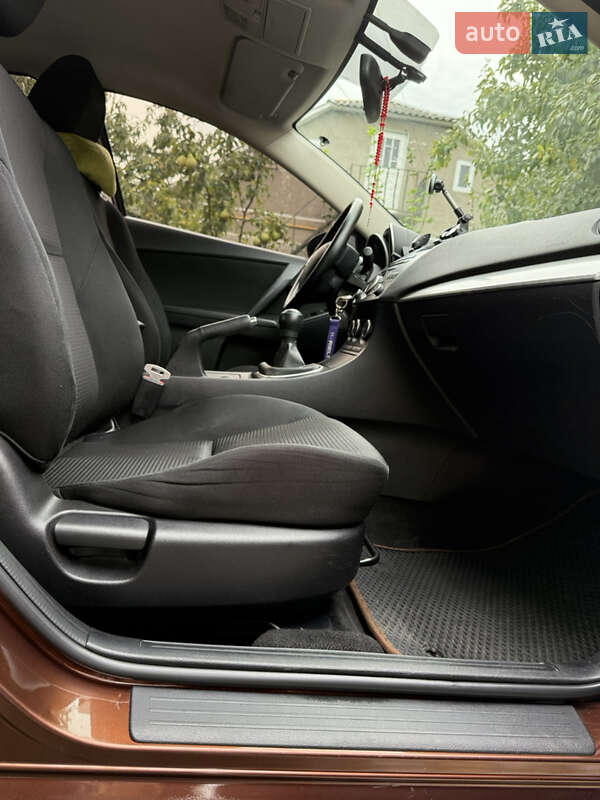 Хэтчбек Mazda 3 2011 в Львове