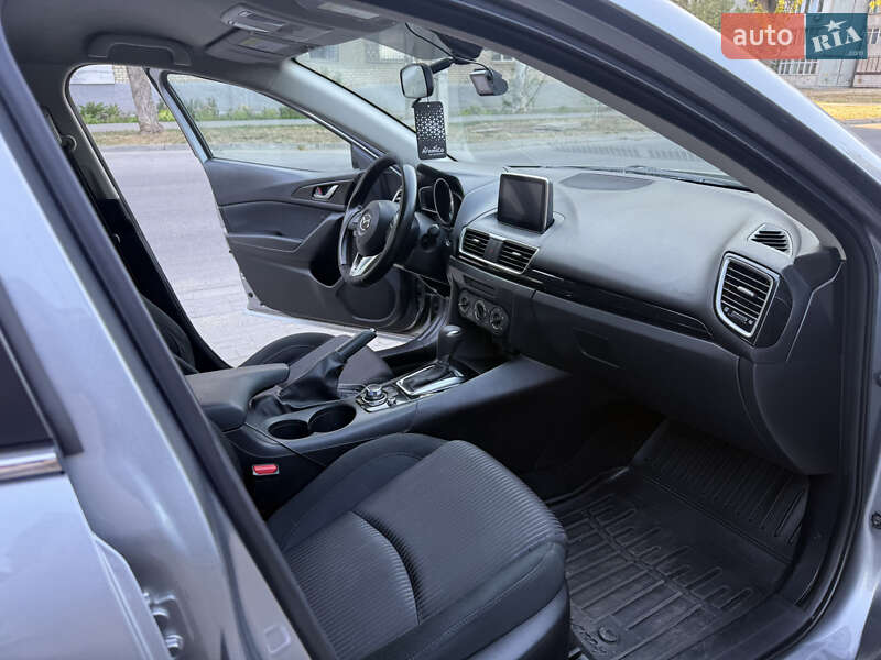 Седан Mazda 3 2016 в Запорожье