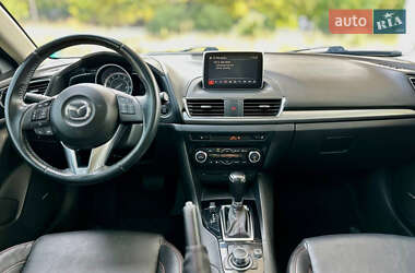 Седан Mazda 3 2015 в 