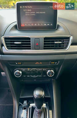 Седан Mazda 3 2015 в 