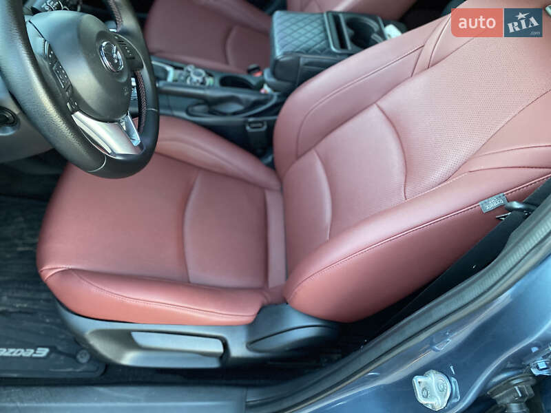 Хэтчбек Mazda 3 2016 в Прилуках