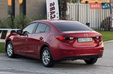 Седан Mazda 3 2015 в 