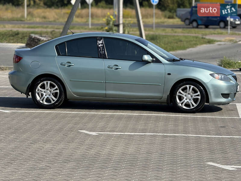 Седан Mazda 3 2003 в Луцке