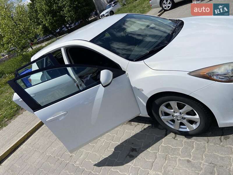 Хэтчбек Mazda 3 2010 в Львове