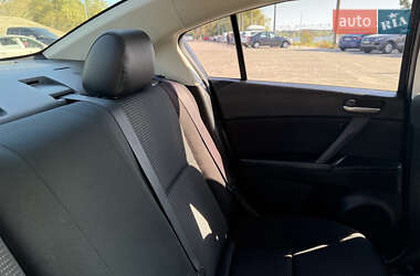 Седан Mazda 3 2012 в 