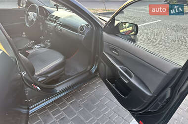Седан Mazda 3 2004 в 