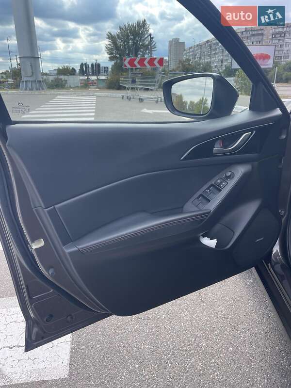 Седан Mazda 3 2014 в Киеве