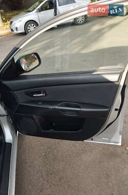 Седан Mazda 3 2005 в 