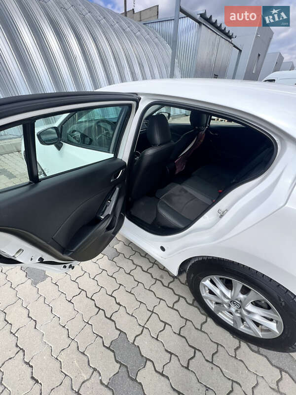 Хэтчбек Mazda 3 2017 в Львове