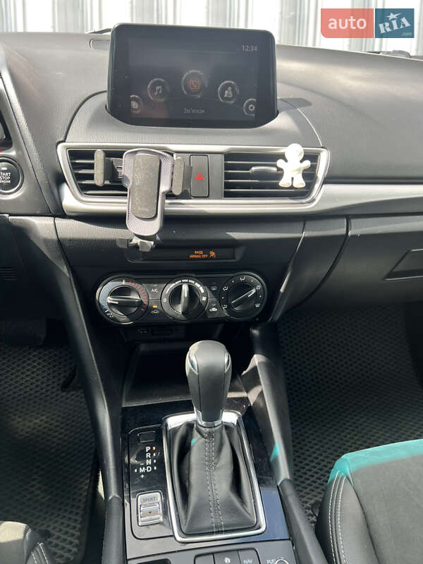 Хэтчбек Mazda 3 2017 в Львове