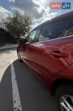 Хэтчбек Mazda 3 2015 в 