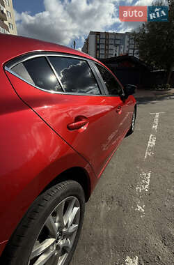 Хэтчбек Mazda 3 2015 в 