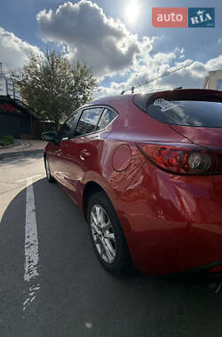Хэтчбек Mazda 3 2015 в 