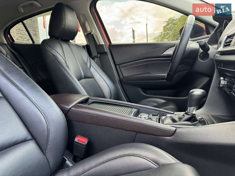 Седан Mazda 3 2018 в Харькове