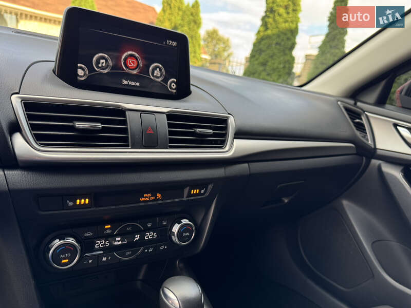 Седан Mazda 3 2018 в Харькове
