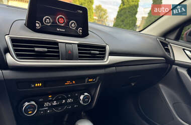 Седан Mazda 3 2018 в 