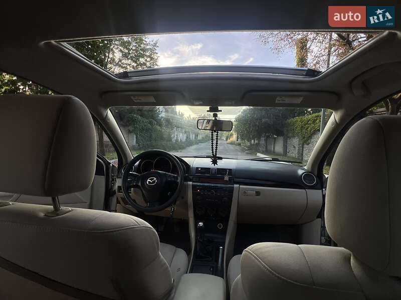 Седан Mazda 3 2004 в Днепре