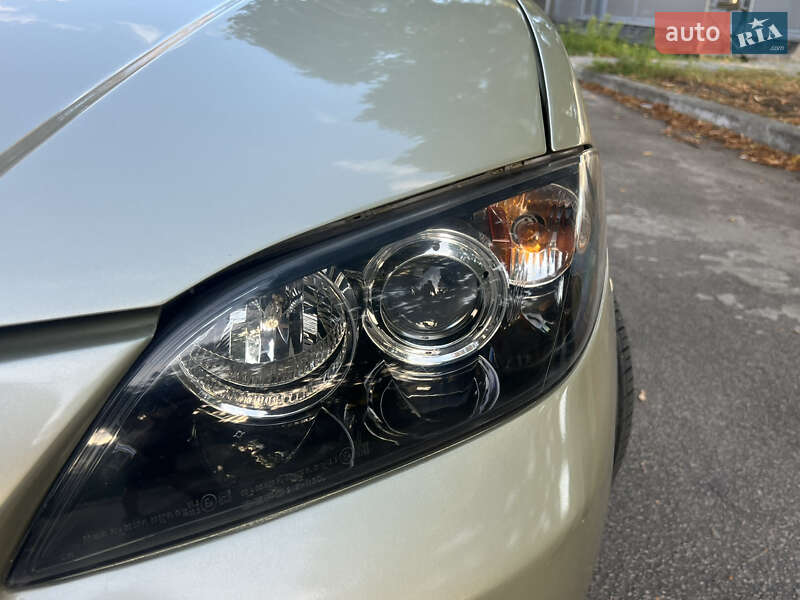 Седан Mazda 3 2004 в Днепре