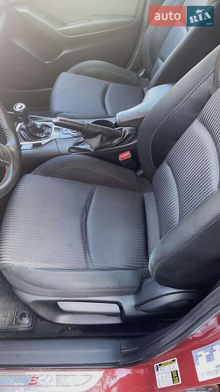 Седан Mazda 3 2016 в Ужгороде
