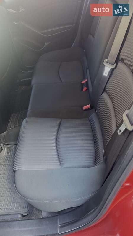 Седан Mazda 3 2016 в Ужгороде