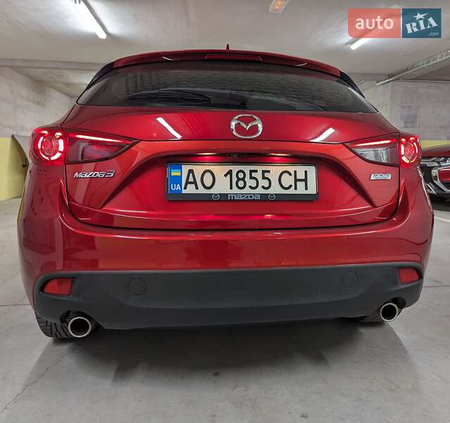 Седан Mazda 3 2016 в Ужгороде