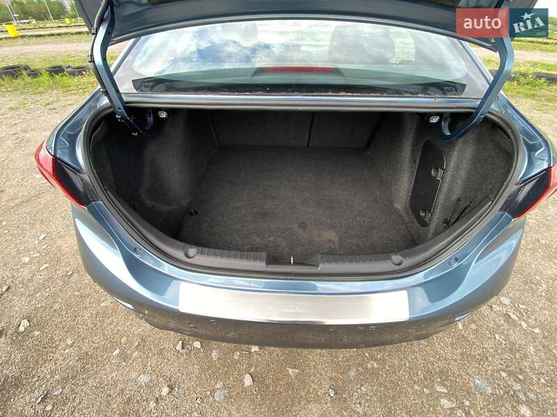 Седан Mazda 3 2014 в Львове