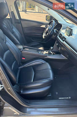 Седан Mazda 3 2016 в 