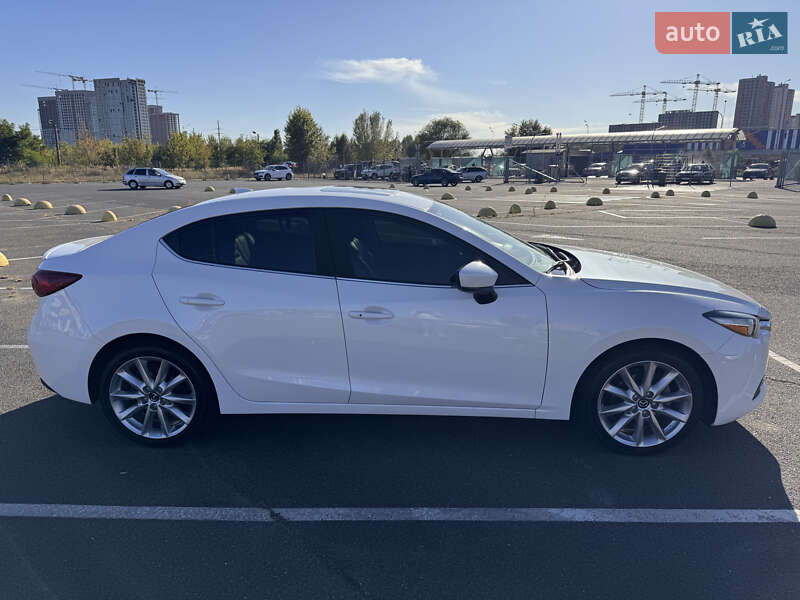 Седан Mazda 3 2017 в Киеве
