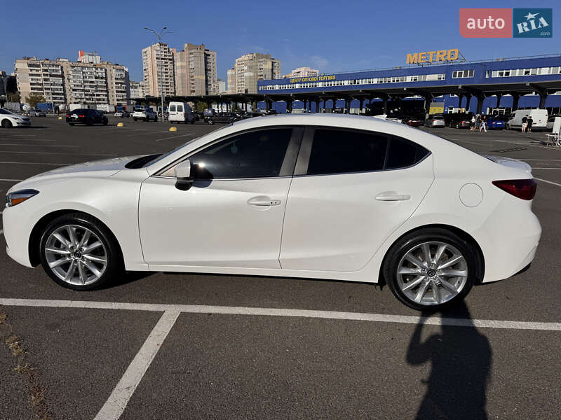Седан Mazda 3 2017 в Киеве