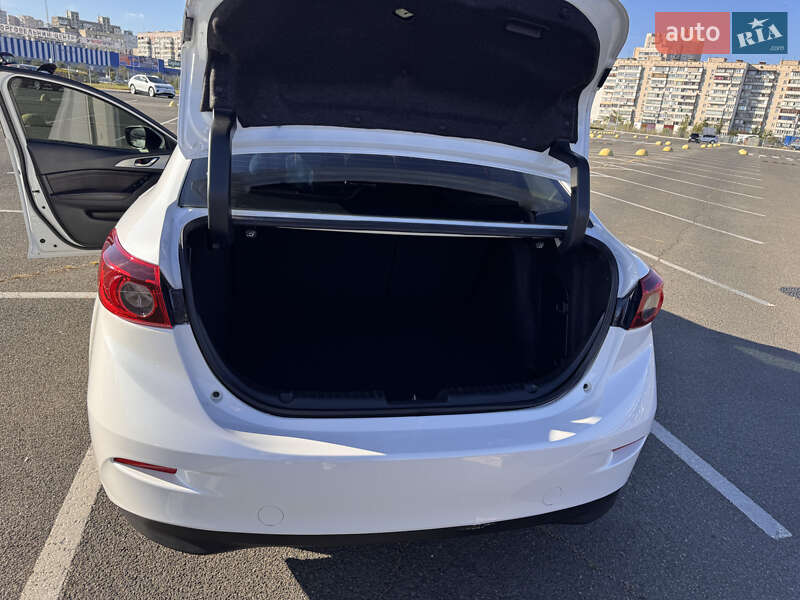 Седан Mazda 3 2017 в Киеве