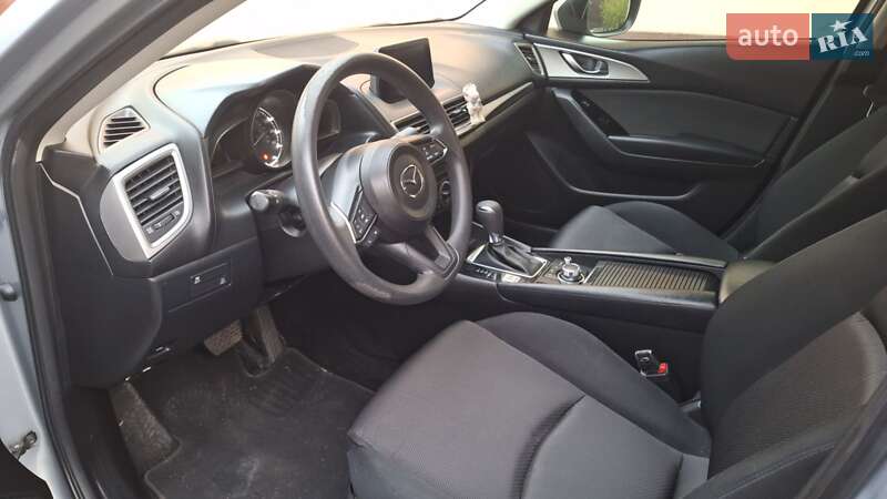 Седан Mazda 3 2016 в Днепре
