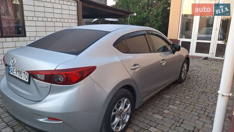 Седан Mazda 3 2016 в Днепре
